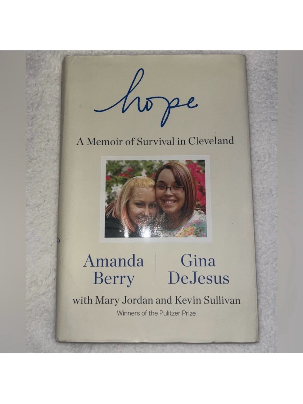 HOPE A Memoir Of Survival In Cleveland Book / Amanda Berry Gina DeJesus Pulitzer